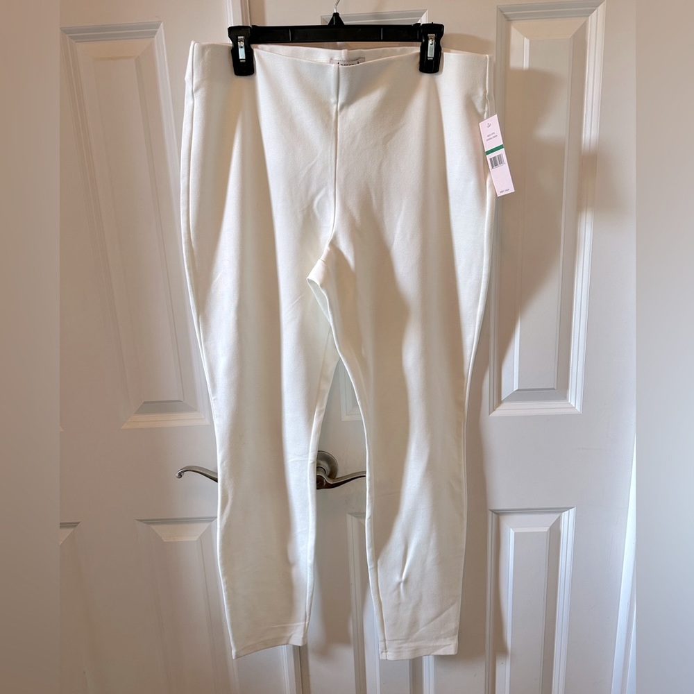 Cannoli Cream dress pants. Size Large stretch